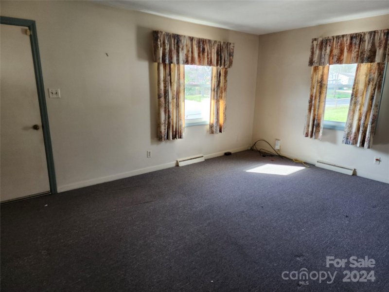 Property image 2 at 3624 Glenville Avenue, Charlotte, NC 28215