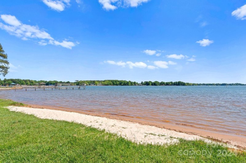 Property image 3 at 127 Surfside Lane, Mooresville, NC 28117