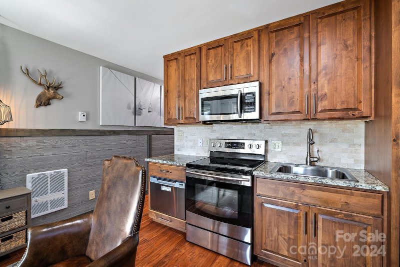 Property image 4 at 301 Pinnacle Inn Road, Beech Mountain, NC 28604