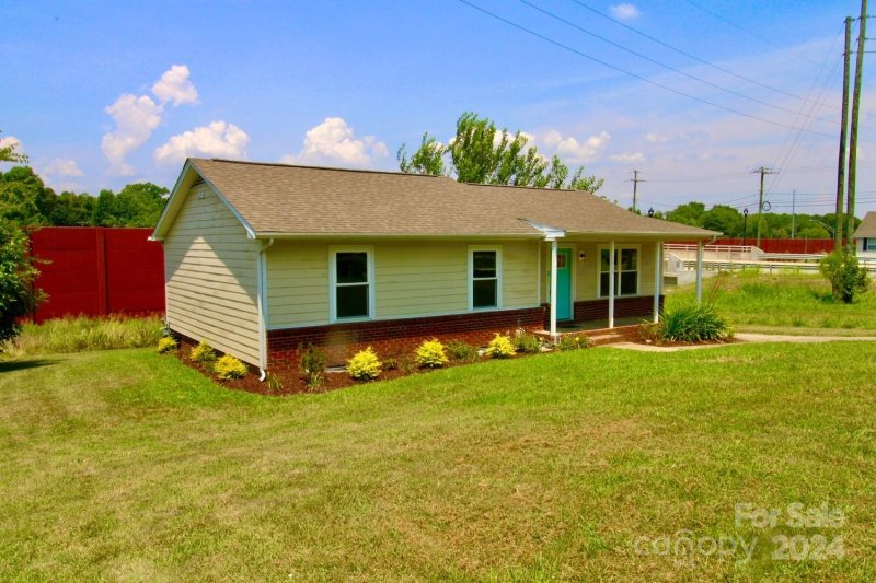 Property image 2 at 1619 Whisnant Street, Charlotte, NC 28206