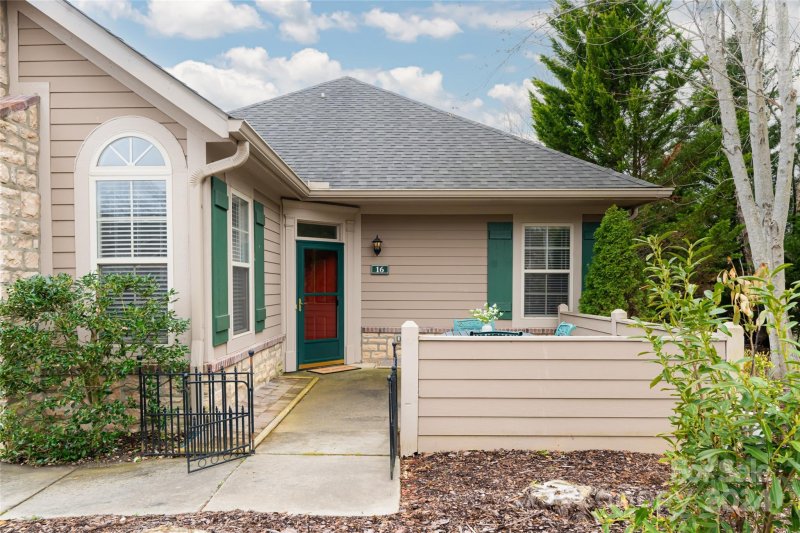 Property image 3 at 16 Mountain Meadow Circle, Weaverville, NC 28787