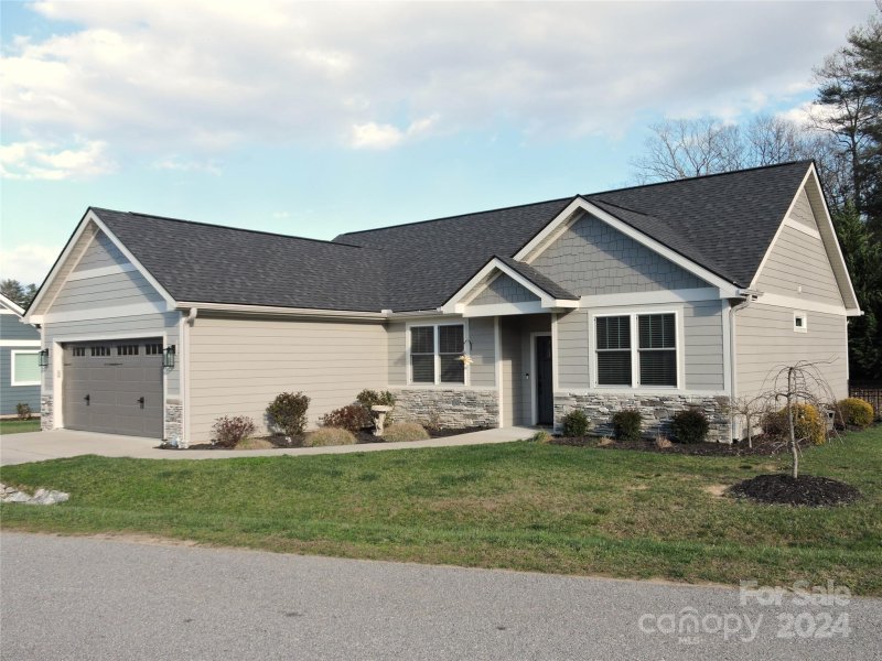 Property image 2 at 128 Shoeing Box Way, Hendersonville, NC 28792