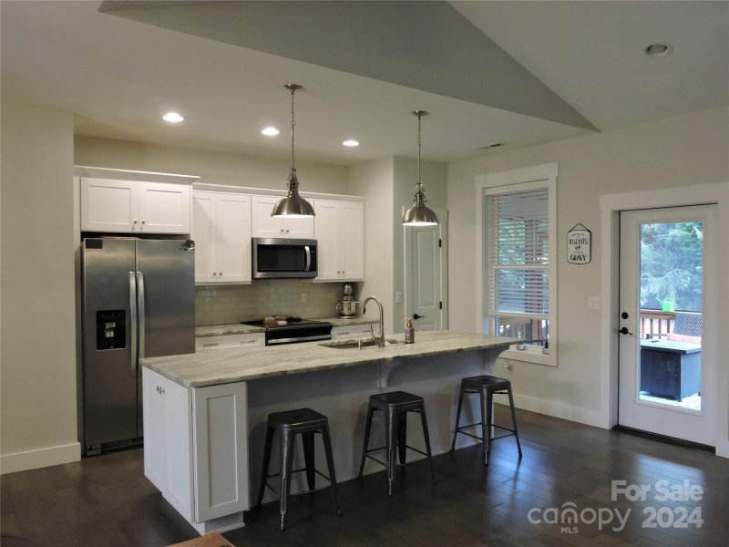 Property image 3 at 128 Shoeing Box Way, Hendersonville, NC 28792