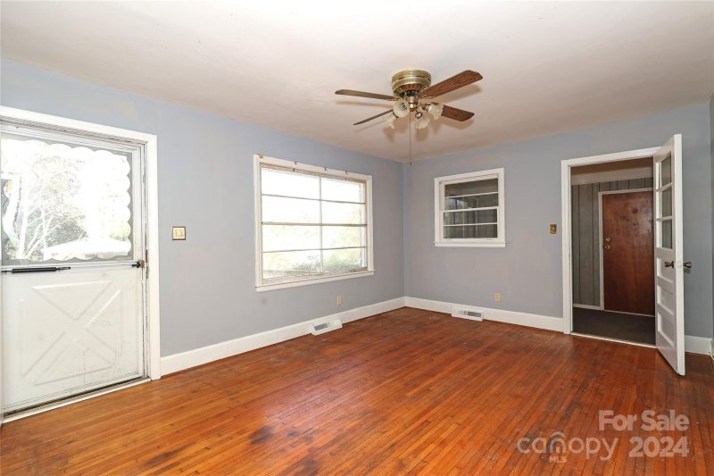 Property image 3 at 2038 Sandhurst Drive, Charlotte, NC 28205