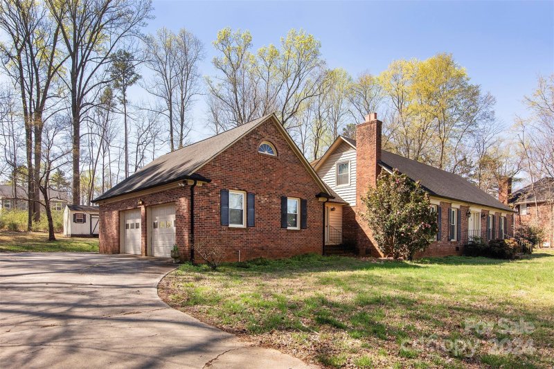 Property image 3 at 304 Fallingbrook Drive, Belmont, NC 28012