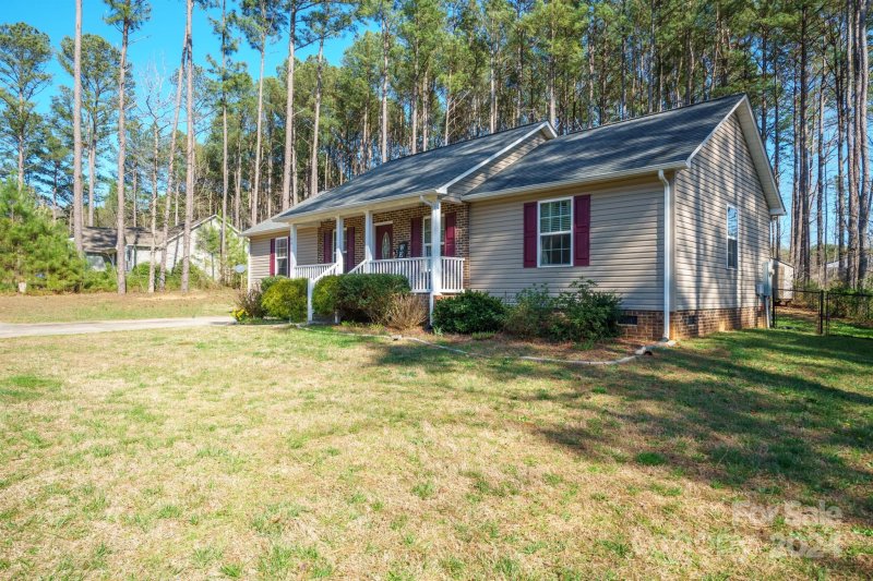 Property image 4 at 106 Mel Lane, Crouse, NC 28033