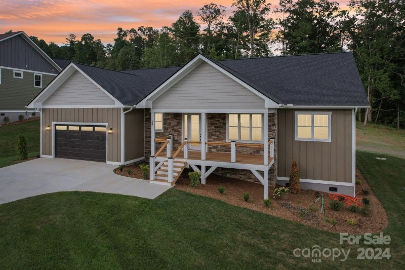 Property image 2 at 38 Maple Knoll Drive, Hendersonville, NC 28792