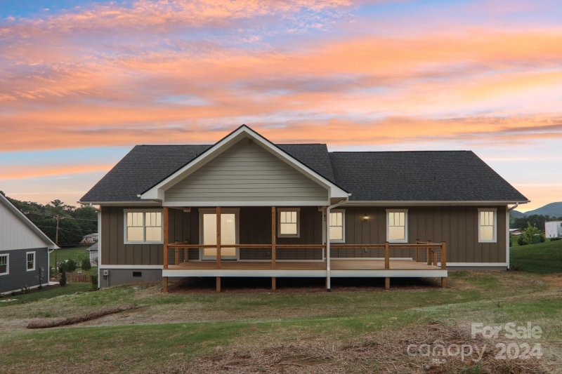 Property image 4 at 38 Maple Knoll Drive, Hendersonville, NC 28792