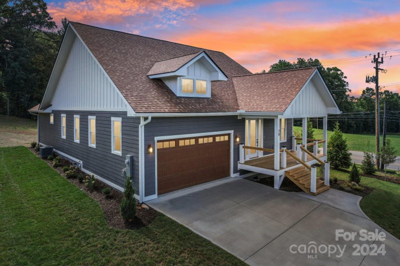 Property image 2 of 20 Maple Knoll Drive in The Orchards at Chimney Rock, Hendersonville, NC 28792