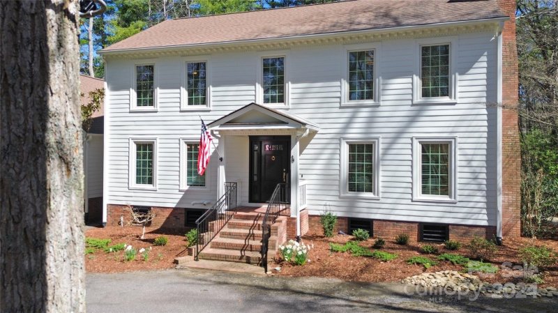 Property image 3 at 4 Stuyvesant Crescent, Asheville, NC 28803