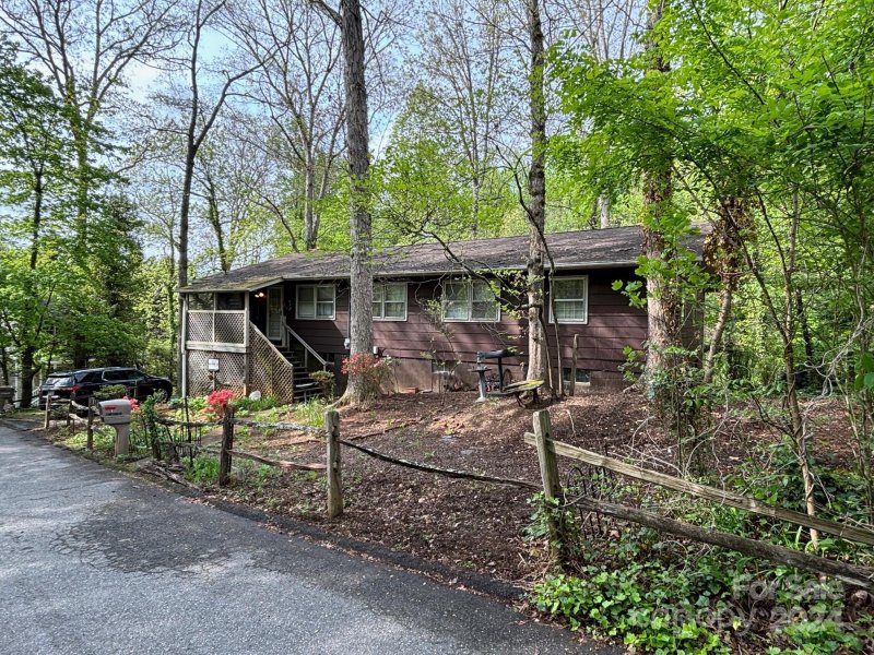 Property image 3 at 1 E Hawthorne Drive, Asheville, NC 28805