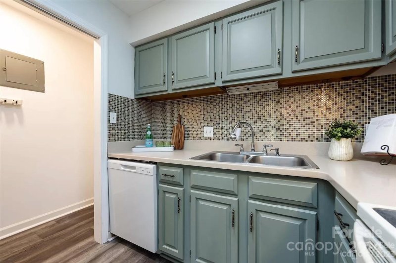 Property image 4 at 1604 Sharon Road, Charlotte, NC 28210