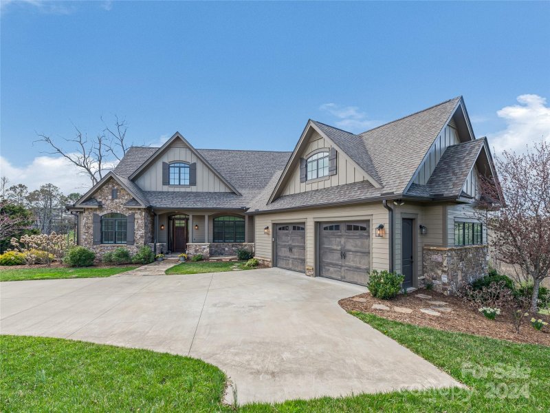 Property image 2 at 20 Falling Star Court, Fletcher, NC 28732