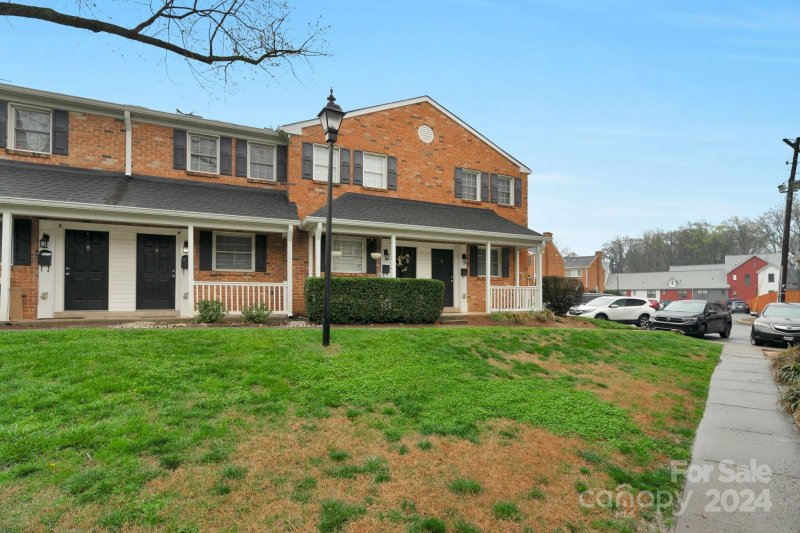 Property image 2 at 1330 Green Oaks Lane, Charlotte, NC 28205