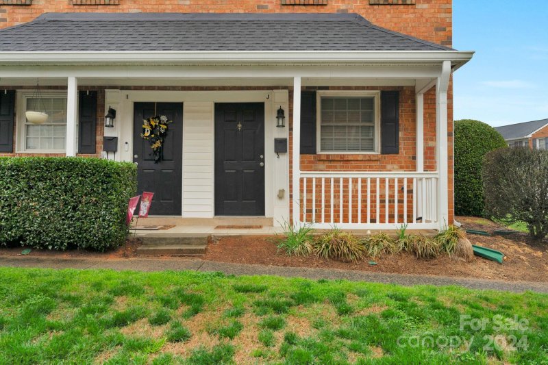 Property image 5 at 1330 Green Oaks Lane, Charlotte, NC 28205