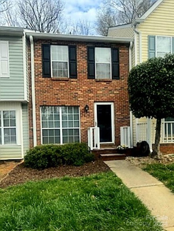 Property image 2 at 8119 Circle Tree Lane, Charlotte, NC 28277