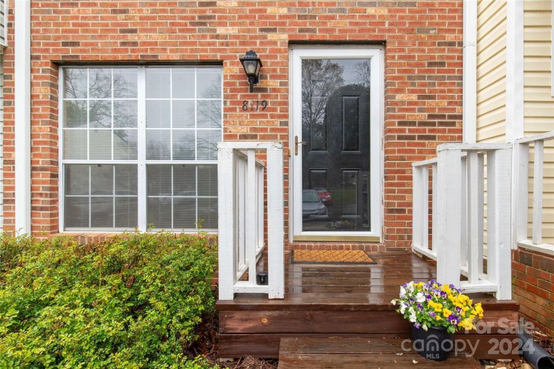 Property image 3 at 8119 Circle Tree Lane, Charlotte, NC 28277