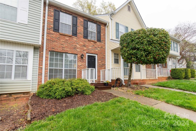 Property image 4 at 8119 Circle Tree Lane, Charlotte, NC 28277