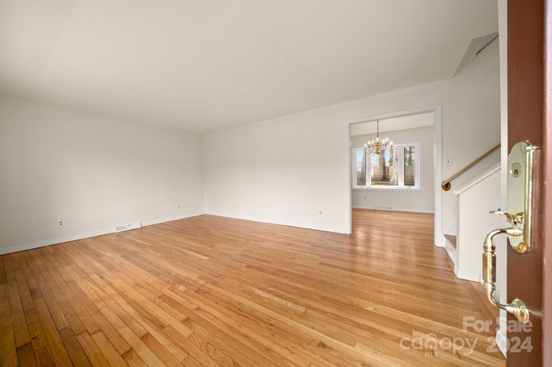 Property image 3 at 111 Idlewood Drive, Asheville, NC 28806