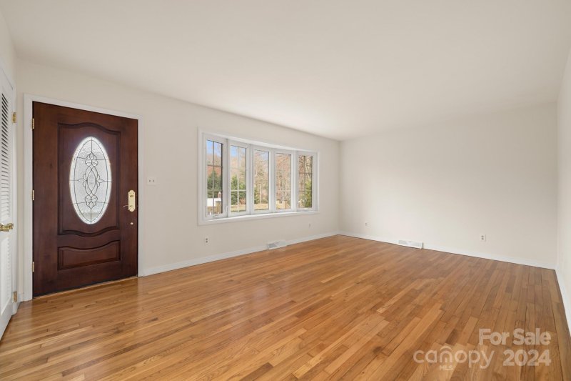 Property image 4 at 111 Idlewood Drive, Asheville, NC 28806