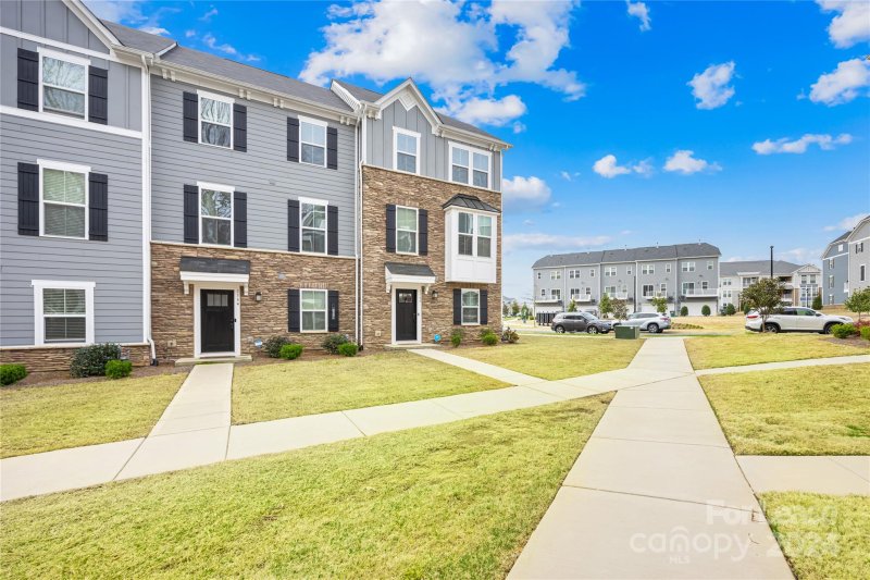 Property image 2 at 1160 Ashbury Street, Charlotte, NC 28216