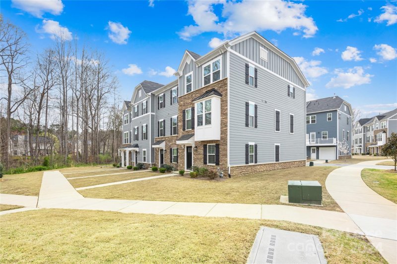 Property image 3 at 1160 Ashbury Street, Charlotte, NC 28216