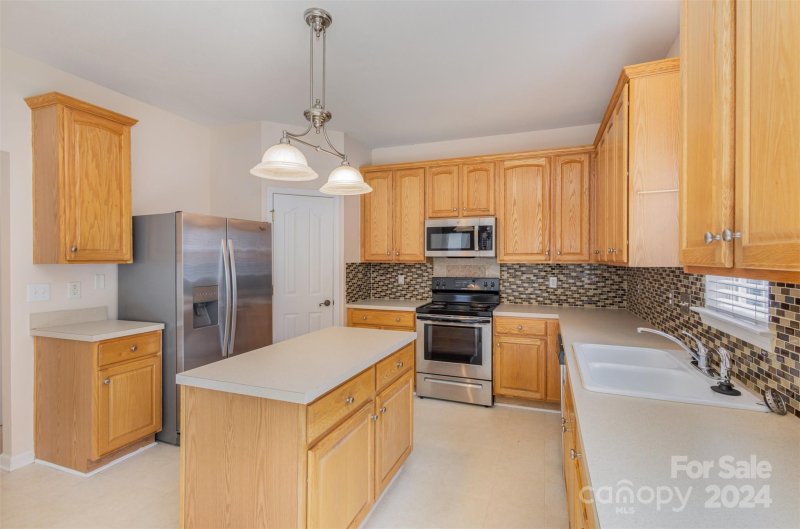 Property image 5 at 16015 Falling Meadows Lane, Charlotte, NC 28273