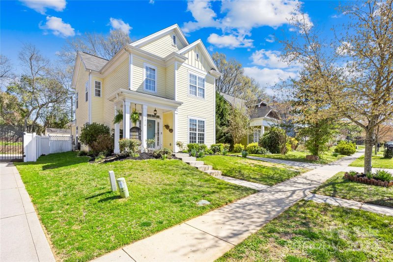 1214 Rising Oak Drive