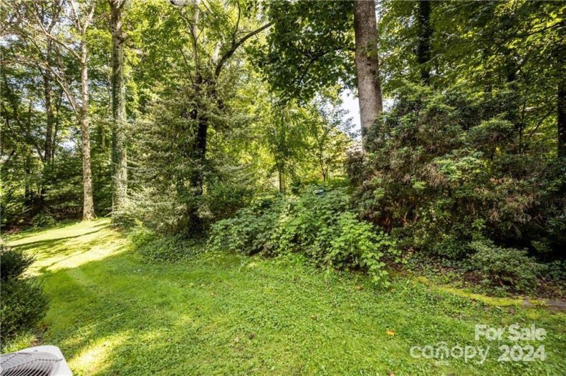 Property image 4 at 18 Pineoak Circle, Etowah, NC 28729