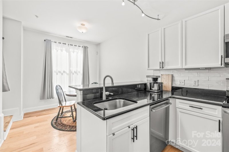 Property image 2 at 1314 Kenilworth Avenue, Charlotte, NC 28203