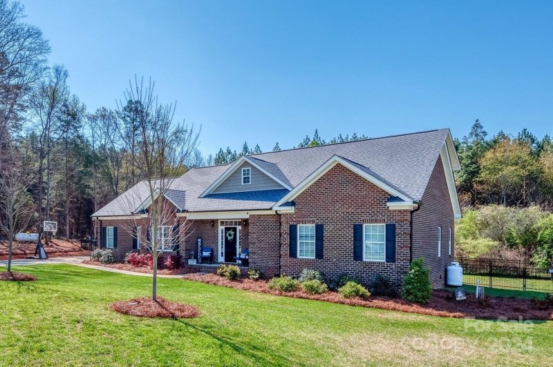 Property image 3 at 5298 Ivy Spring Lane, Concord, NC 28025