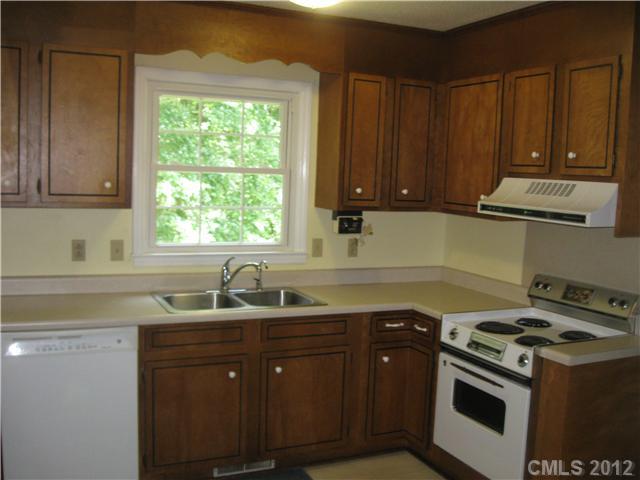 Property image 4 at 506 Touch Me Not Lane, Charlotte, NC 28216