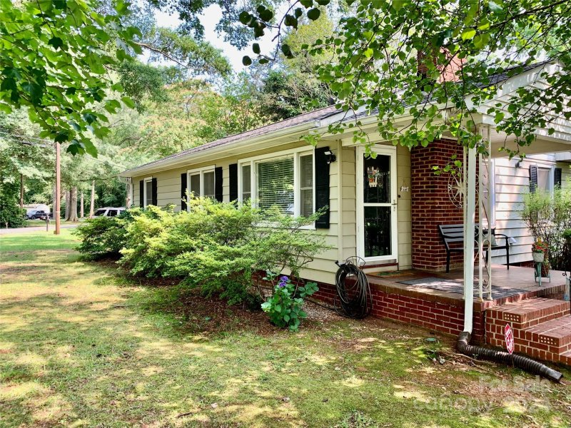 Property image 2 at 216 Radio Road, Charlotte, NC 28216