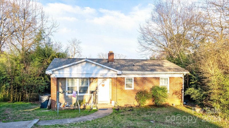 Property image 3 at 647 Reeves Court, Charlotte, NC 28208