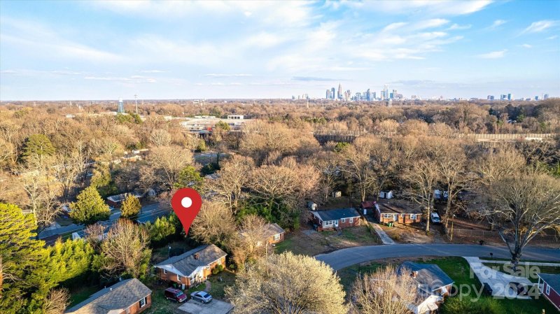 Property image 4 at 647 Reeves Court, Charlotte, NC 28208