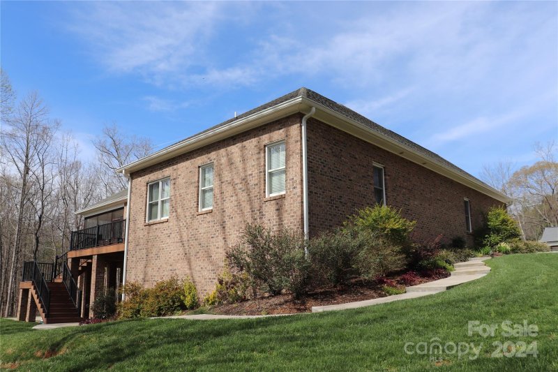 Property image 5 at 300 Oak Knoll, Hildebran, NC 28637