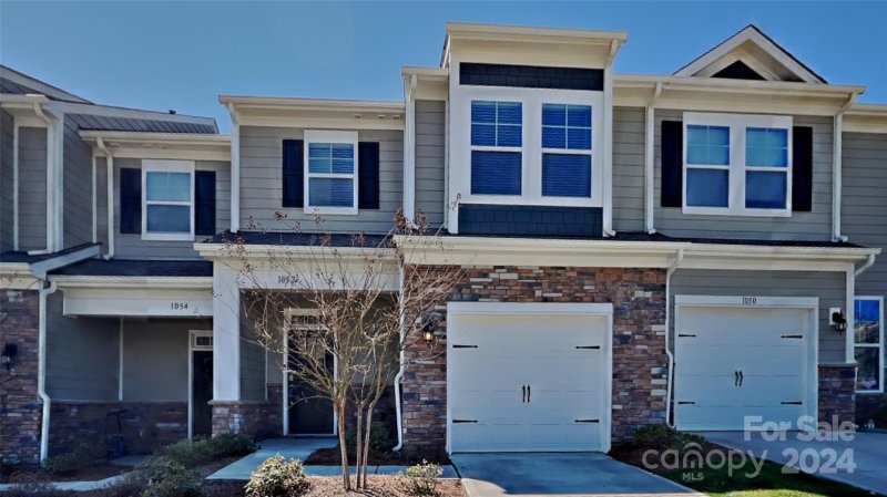 1052 Chicory Trace