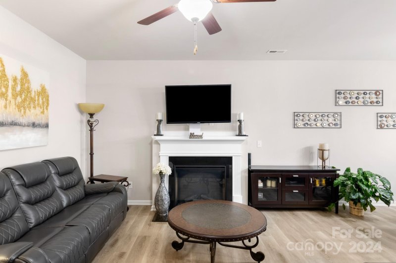 Property image 4 at 7224 Somerford Road, Charlotte, NC 28215