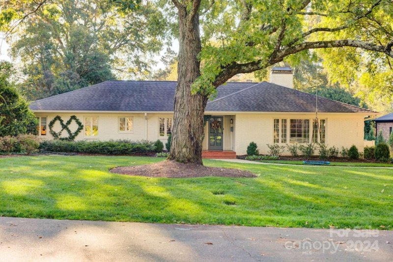 Property image 2 at 131 S Canterbury Road, Charlotte, NC 28211