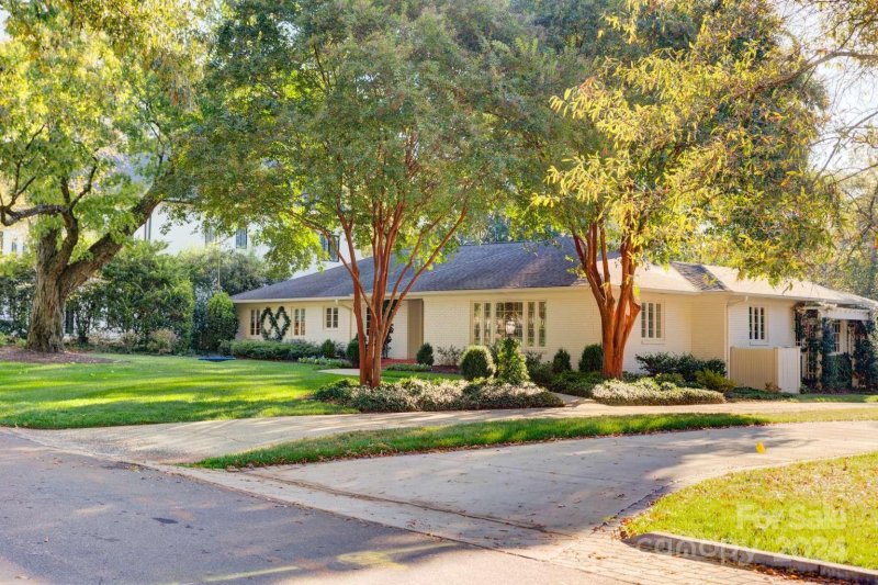 Property image 3 at 131 S Canterbury Road, Charlotte, NC 28211