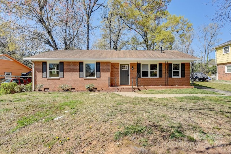 Property image 2 at 2901 Flintridge Drive, Charlotte, NC 28212