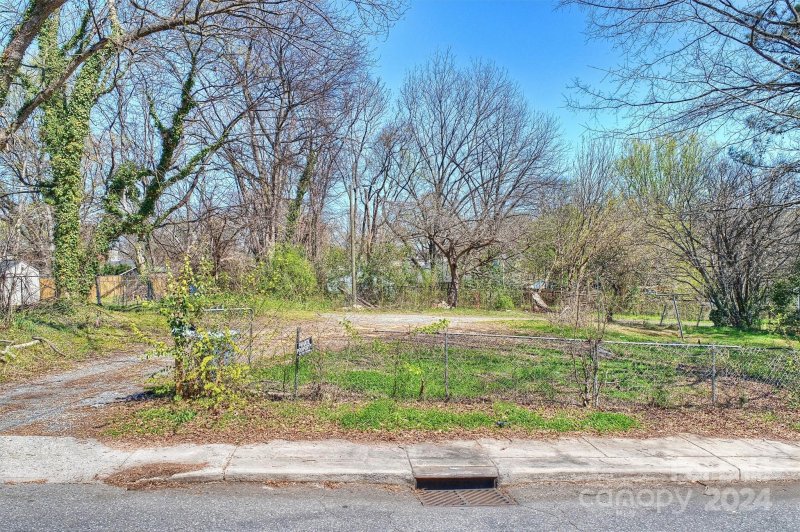 Property image 2 of 517 E 17th Street in Optimist Park, Charlotte, NC 28206
