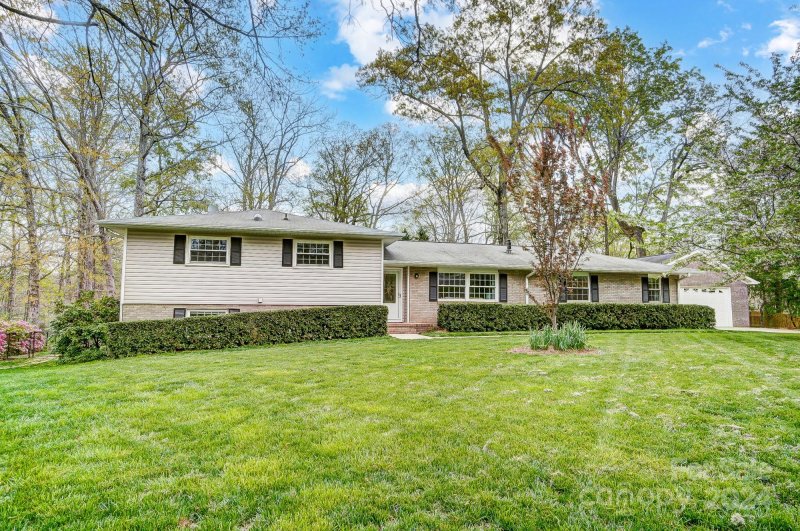 Property image 2 at 233 Kingsway Circle, Charlotte, NC 28214