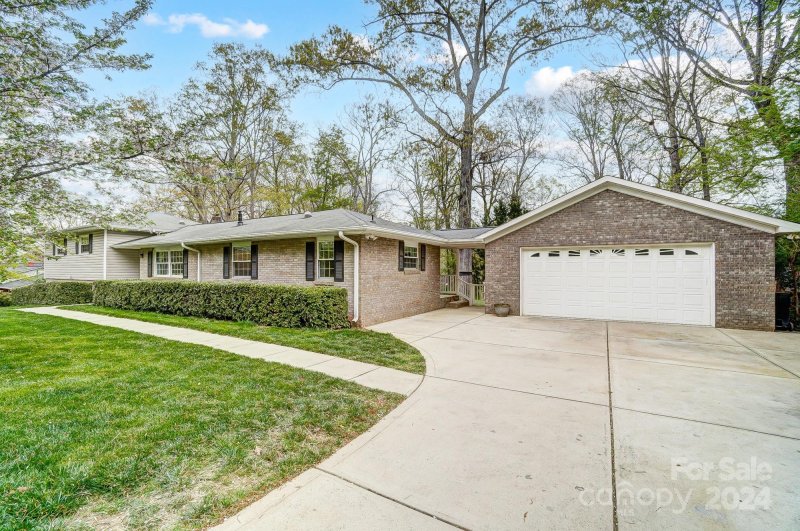 Property image 3 at 233 Kingsway Circle, Charlotte, NC 28214