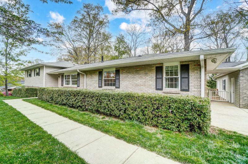 Property image 4 at 233 Kingsway Circle, Charlotte, NC 28214