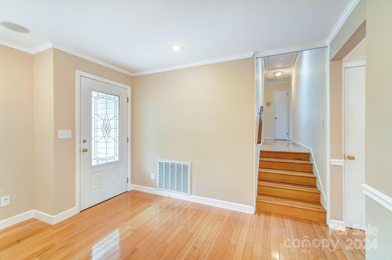 Property image 5 at 233 Kingsway Circle, Charlotte, NC 28214