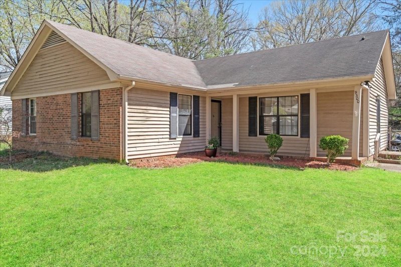 Property image 2 at 9300 Knotty Pine Circle, Charlotte, NC 28227