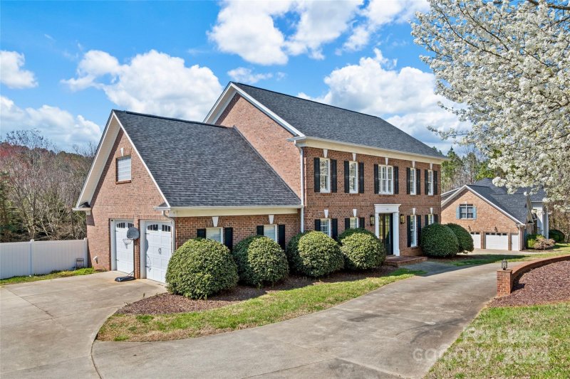 Property image 2 at 140 Gunpowder Circle, Granite Falls, NC 28630