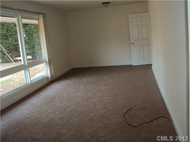 Property image 3 at 7811 Shalom Drive, Charlotte, NC 28216