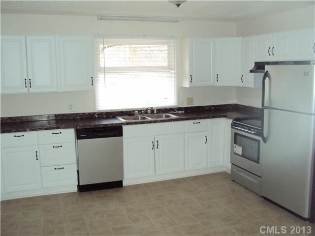 Property image 5 at 7811 Shalom Drive, Charlotte, NC 28216